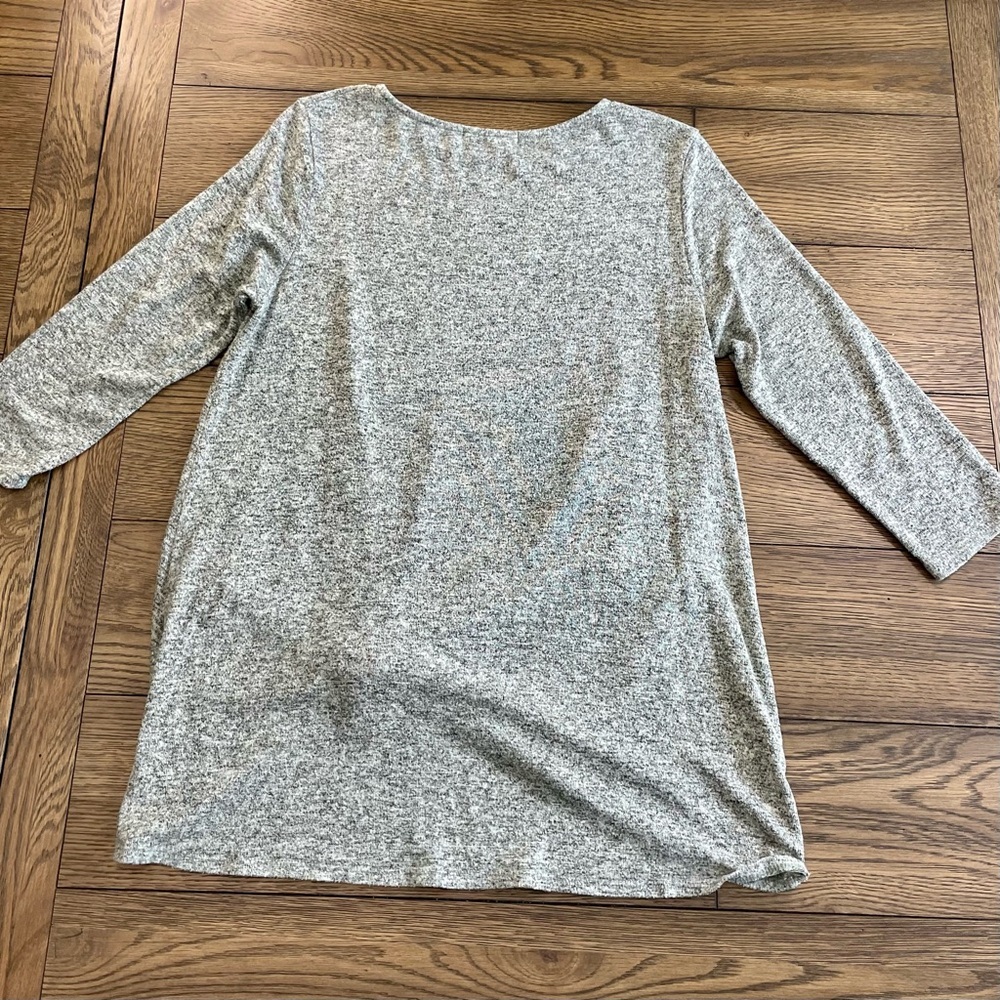 Gibson Light Gray Long‎ Sleeve Twist Top - Picture 3 of 7